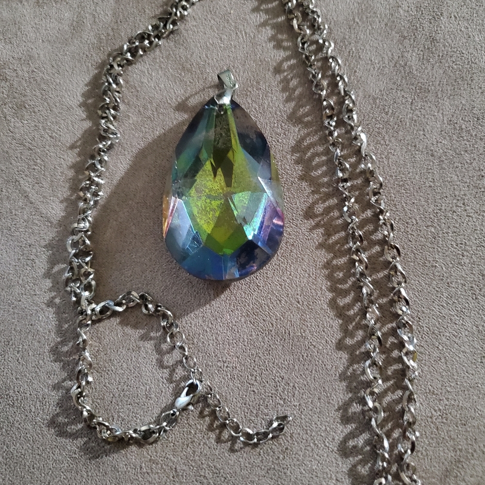 Large  3"L  vtg pendant w long chain